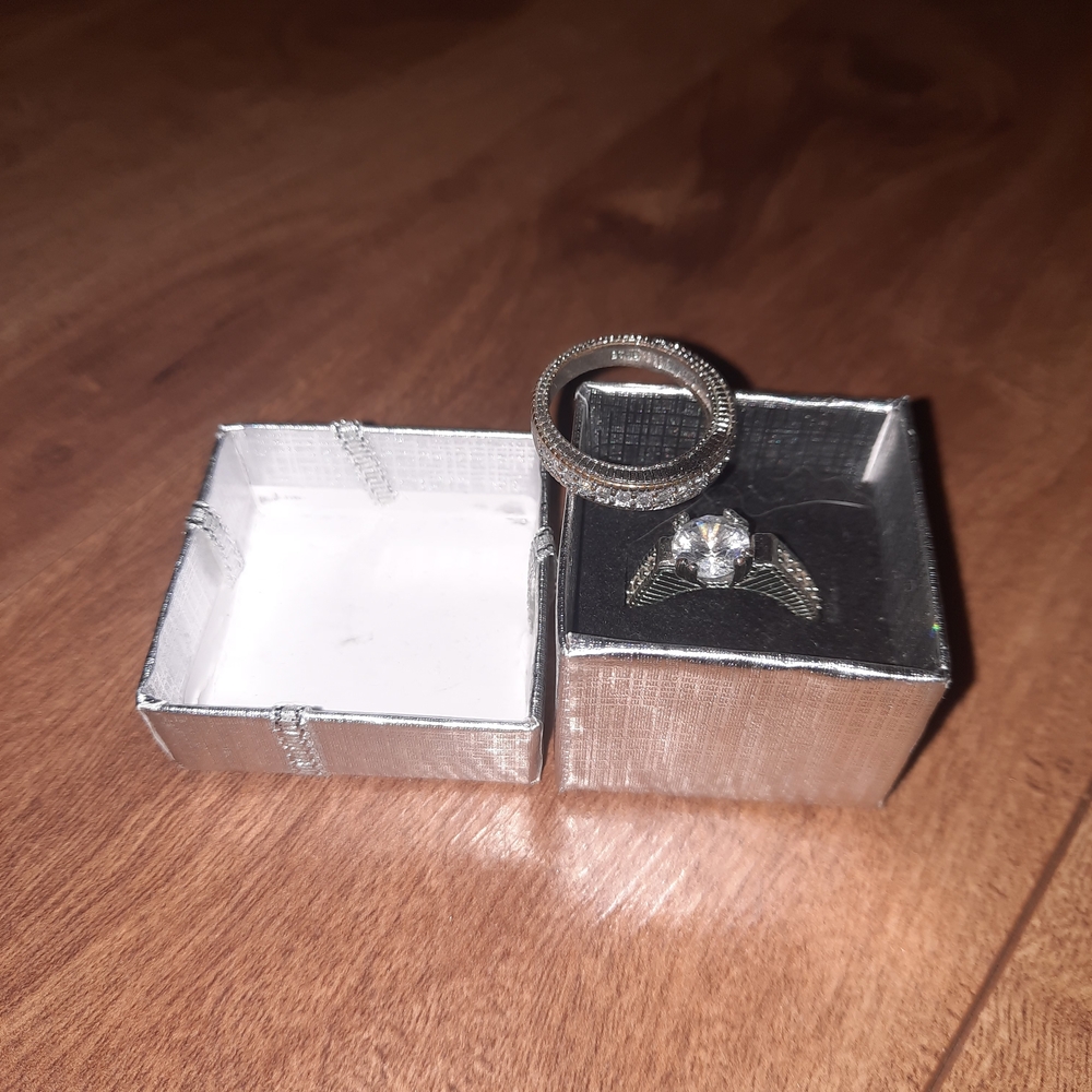 2 Rings - Picture 2 of 9